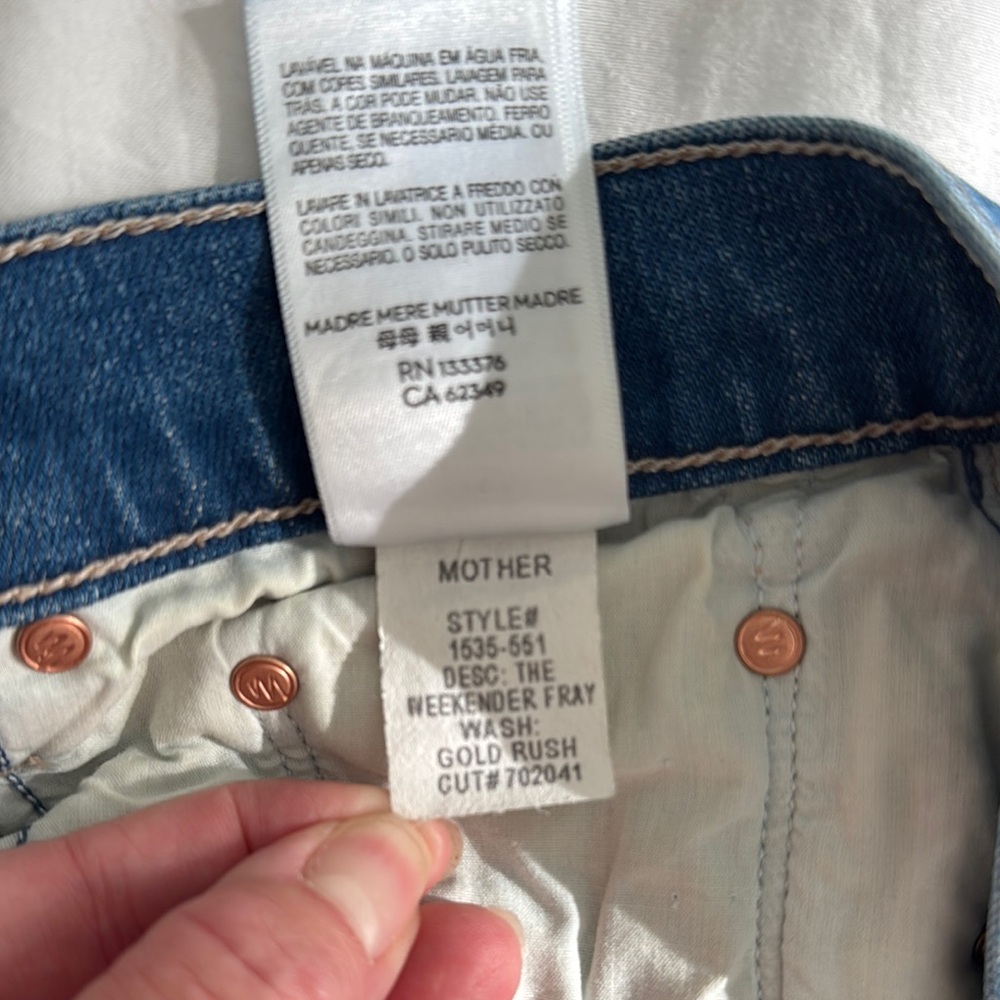 MOTHER Flare Jeans with embroidered Daisy - Picture 4 of 10